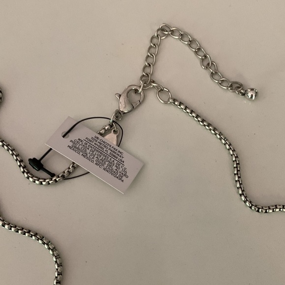 Silver tone Key necklace/stylist - Picture 4 of 4